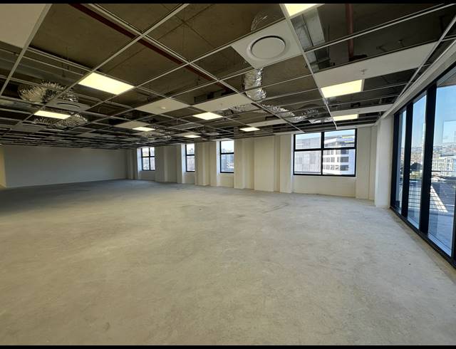 883M² OFFICE TO LET IN GLENADRIENNE
